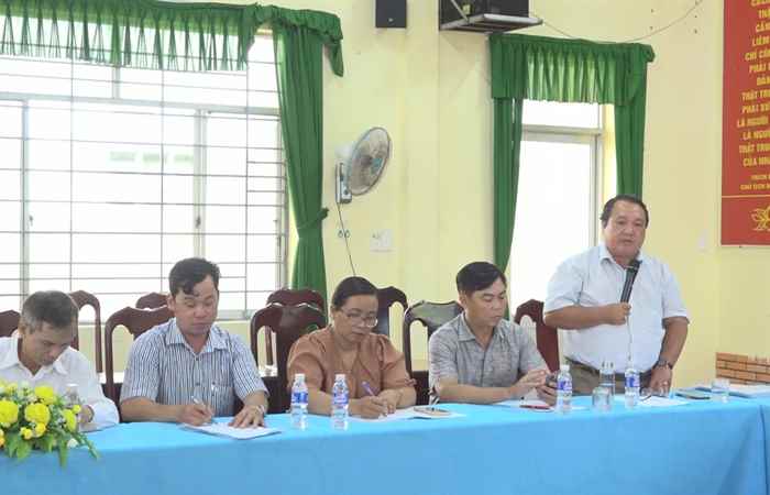 Huyện ủy Mỹ Xuyên kiểm tra công tác chỉ đạo lắp lúa trên nền tôm